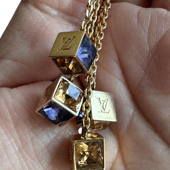 ‼️LOUIS VUITTON CRYSTAL GAMBLE CUBE EARRINGS IN AZUR - Picture 7 of 16